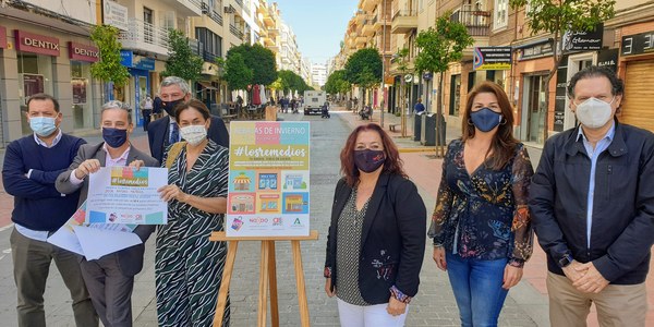 El Ayuntamiento y comerciantes entregan los premios de la campaña de rebajas de Los Remedios ‘Sin cruzar el puente’