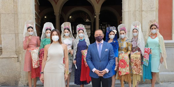 El Ayuntamiento y Doble Erre culminan los actos de promoción de la mantilla para la reactivación de sectores vinculados a las Fiestas de la Primavera