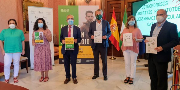 El Ayuntamiento y la Asociación Española contra el cáncer impulsan una campaña para dejar de fumar en el Día mundial sin tabaco