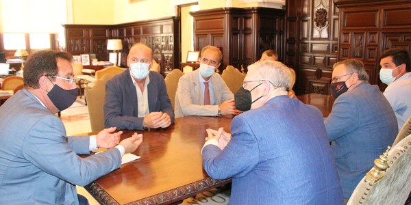 El Ayuntamiento y la nueva Junta de Gobierno de la Hermandad del Gran Poder establecen su primera toma de contacto y subrayan la “permanente colaboración” entre ambas instituciones