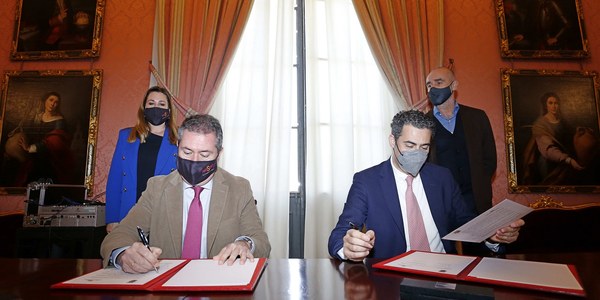 El Ayuntamiento y la Real Orquesta Sinfónica de Sevilla  firman un convenio para la difusión y participación de los proyectos educativos de la ROSS