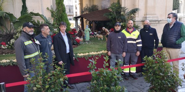 El Belén del Arquillo recuerda esta Navidad al Parque de Los Príncipes con el uso de materiales propios de este espacio verde de la ciudad