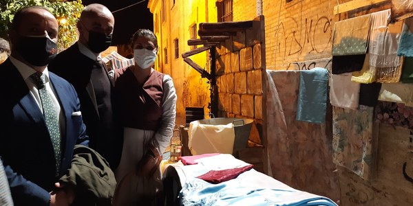 El Centro Cívico La Buhaira alberga durante este fin de semana un Belén Viviente con más de 100 figurantes y miembros de agrupaciones musicales