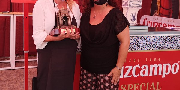 El concurso de tiradores de cerveza, la regata nocturna y los conciertos en el antiguo Hotel Triana protagonizan la Velá de Santiago y Santa Ana este viernes