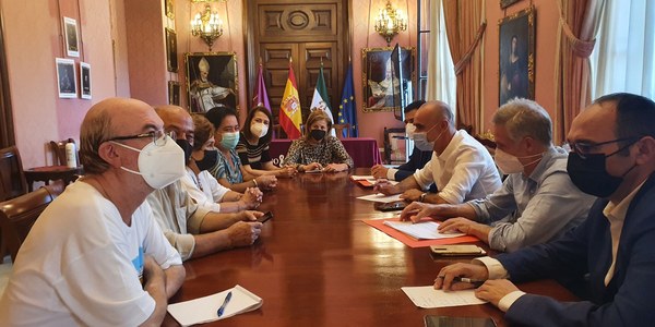 El gobierno avanza en el diálogo con entidades vecinales para establecer mejoras de la ordenanza de veladores una vez que finalicen las medidas provisionales implementadas por la crisis sanitaria