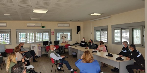 El gobierno destaca la mayor presencia policial en Este-Alcosa-Torreblanca tras la incorporación de nuevos agentes en la unidad de policía de barrio