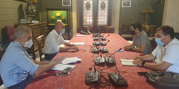 El gobierno inicia un proceso de revisión de la ordenanza de veladores y mantendrá un diálogo previo con el sector y representantes vecinales para adaptar la normativa a la situación actual