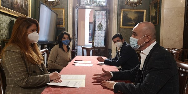 El gobierno municipal elevará al próximo Consejo de Urbanismo la propuesta de ordenación de viviendas turísticas que se enmarca en los acuerdos con Adelante Sevilla de 2019 y la estrategia de reactivación aprobada por el Pleno