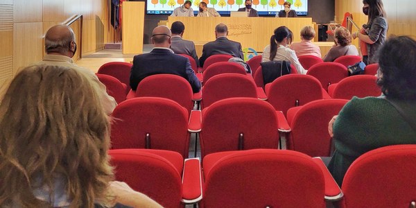 El gobierno realiza una sesión extraordinaria sobre el nuevo plan Respira Sevilla para el Casco Antiguo con las entidades y grupos políticos de la Junta Municipal de Distrito