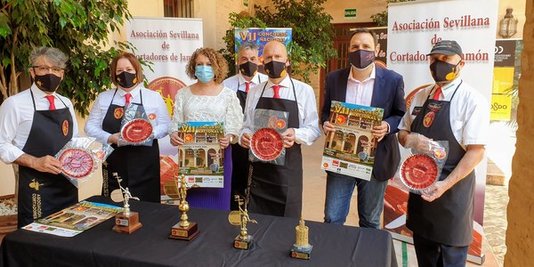 El Palacio Marqueses de La Algaba acoge el VII Concurso de Cortadores de Jamón que donará los platos a entidades sin ánimo de lucro