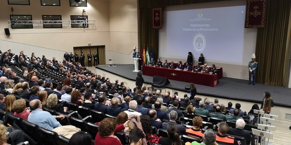El Pleno aprueba la propuesta de reconocimientos con motivo del Día de la Policía Local con 230 distinciones correspondientes a los años 2020 y 2021