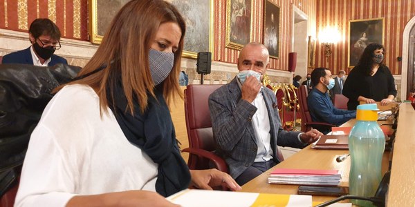 El Pleno aprueba nuevas medidas de reactivación económica que apoyan a los hosteleros al eliminar la restricción de veladores en función del aforo interior de los negocios y permiten captar inversiones en el Higuerón Sur y dinamizar el Distrito Norte