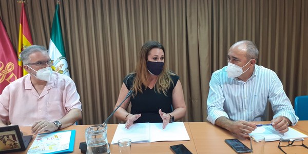 Endesa presenta al Ayuntamiento y a las entidades vecinales del Distrito Sur un plan de refuerzo de las redes de distribución de cerca de 3,3 millones de euros