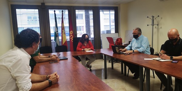 Endesa y Ayuntamiento refuerzan su coordinación en Triana y Los Remedios donde se ejecuta una inversión de 3 millones de euros en mejoras de las redes de distribución