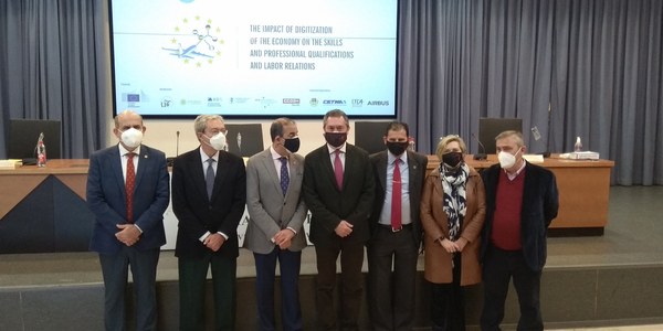 Espadas aboga por más formación para superar la brecha digital y considera que la economía ‘online’ y el teletrabajo no deben suponer un retroceso en los derechos y las conquistas laborales