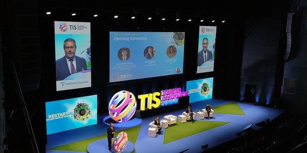Espadas considera que el congreso de innovación y tecnologías aplicadas a la industria turística TIS es ya un escaparate de internacionalización de la ciudad y una plataforma de captación de inversiones