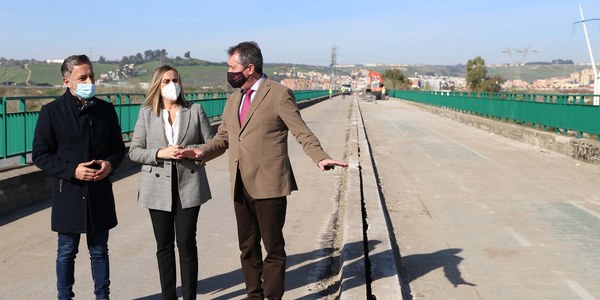 Espadas destaca que el carril BUS-VAO sobre el Puente de la Señorita entre Sevilla y el Aljarafe es un ejemplo de mejora de la movilidad metropolitana y marca el camino a proyectos similares recogidos en el PMUS