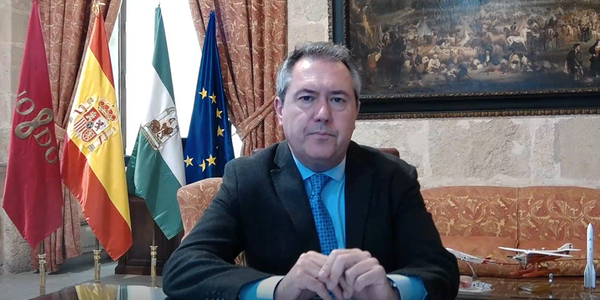 Espadas traslada a la treintena de altos directivos de empresas e instituciones que participan en la segunda edición del Space & Industrial Economy 5.0 Sevilla Virtual Summit los avances de la ciudad en economía digital y las oportunidades del sector aeroespacial
