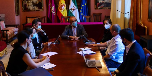 La aerolínea Ryanair garantiza al Ayuntamiento de Sevilla 44 rutas aéreas con el Aeropuerto de San Pablo hasta otoño