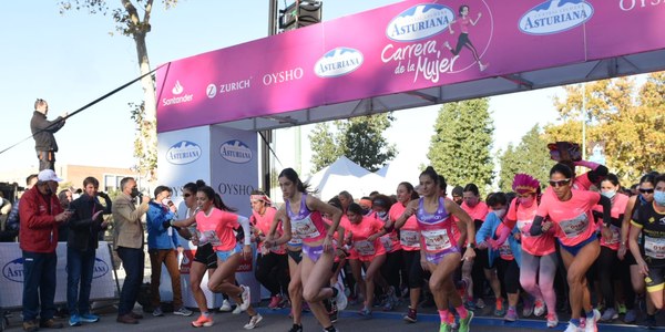 La Carrera de la Mujer tiñe de rosa la calles de Sevilla con más de 5.000 participantes