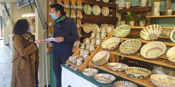 La Feria de Artesanía Creativa entrega los premios a sus mejores creadores con la colaboración del Ayuntamiento y la Federación Artesanal de Sevilla y en el marco de la estrategia municipal de reactivación de este sector