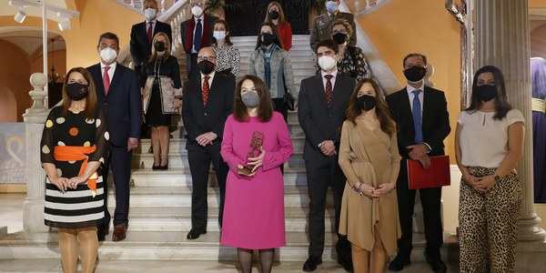 La Fundación Alberto Jiménez-Becerril entrega el cuarto galardón periodístico a Ángeles Escrivá por su labor en la lucha contra el terrorismo, la memoria de las víctimas y la defensa de las libertades