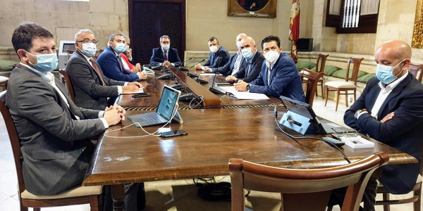 La multinacional francesa IDEC Groupe traslada a los ayuntamientos de Sevilla y La Rinconada su interés en ejecutar un parque logístico e industrial en los suelos de Majarabique