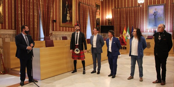 La Plaza de España acogerá el próximo 11 de septiembre el estreno del nuevo espectáculo de los Cantores de Híspalis en un concierto organizado por Fiestas Mayores