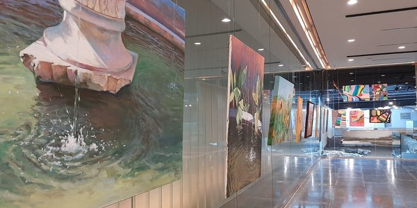 La Sala Antiquarium muestra un retrato plástico de Triana con una exposición colectiva de artistas contemporáneos