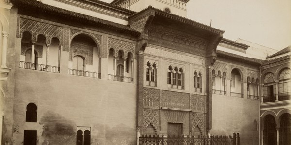 La sala virtual de exposiciones del Ayuntamiento celebra con una muestra fotográfica el 90 aniversario de la cesión del Real Alcázar