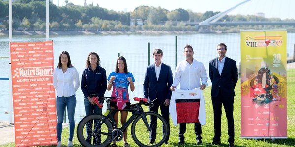 Más de 700 deportistas participan en el Nutrisport Half Triatlón de Sevilla con salida y meta en La Cartuja