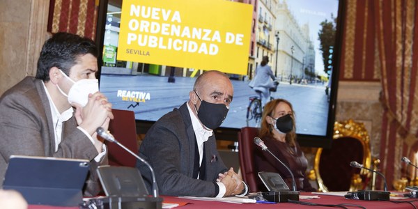 El gobierno propone una ordenanza de publicidad que protege los ejes patrimoniales y permite en el resto de la ciudad nuevas fórmulas publicitarias especialmente para comercios y quioscos de prensa