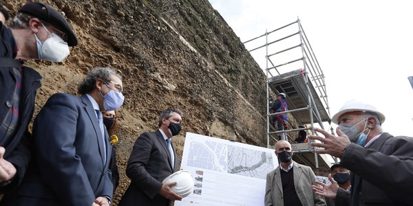 El Ayuntamiento inicia la primera fase de la restauración de la Muralla de la Macarena que tendrá una inversión total en los próximos años de tres millones de euros