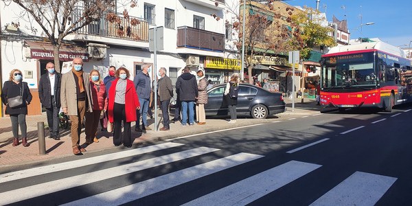 Renovada la pavimentación de la calzada y la señalización horizontal de la calle Torremegía en Torreblanca dentro del programa de mejora de viales