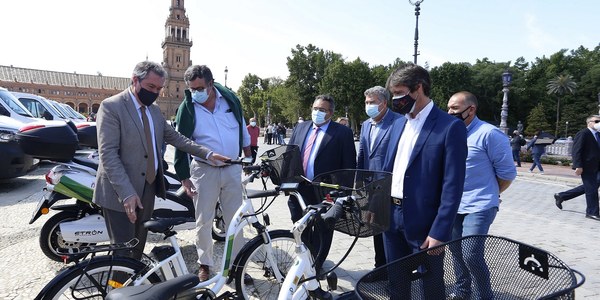 El Ayuntamiento renueva la flota de vehículos para mejorar la conservación de jardines históricos, Parque Amate y Parque de los Príncipes con una inversión de casi un millón de euros