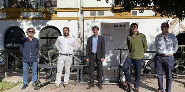 Sevilla desarrolla un proyecto piloto para estacionar y recargar patinetes eléctricos privados de forma sostenible en la vía pública
