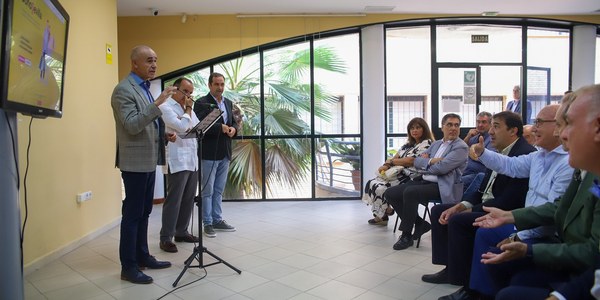 El Ayuntamiento lanza una campaña de apoyo directo a las compras en el pequeño comercio con 29.400 bonos de 20 euros que permitirán inyectar 1,47 millones al sector durante este otoño y ayudar a las familias ante el nuevo escenario de incertidumbre económica