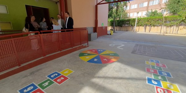 El Ayuntamiento concluye las obras del CEI Fernando Villalón de San Jerónimo con una inversión de 230.657 euros para la mejora de cubiertas, gimnasio, patio e instalaciones de sombra y nuevos aseos y sala de usos múltiples