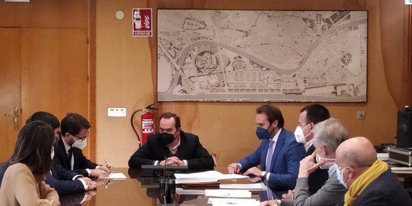 El Ayuntamiento firma ante notario la venta del edificio de la Gavidia a la empresa Hoteles Color Especial para su proyecto de rehabilitación como hotel de cinco estrellas, zona de coworking y espacio museístico reservado para la Memoria Histórica