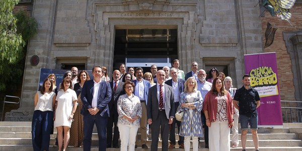 CSIC y Ayuntamiento impulsan el programa ‘Ciencia en el Barrio’ para fomentar la cultura científica en las zonas desfavorecidas de Sevilla, crear oportunidades para los jóvenes y contribuir a su transformación social