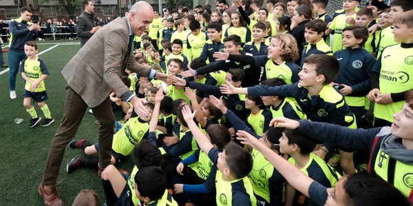 El alcalde anuncia una inversión de 330.000 euros para el cerramiento de la pista del Centro Deportivo Begoña del Distrito Macarena para mejorar el confort climático, extender la programación deportiva y facilitar su práctica durante todo el año