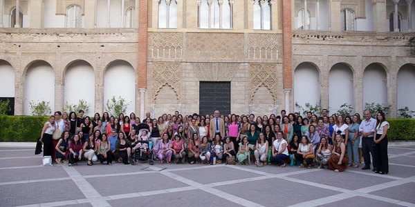 El alcalde clausura el programa municipal Escuelas de Familia, en el que han participado más de 6.000 personas en sus casi dos décadas de trayectoria