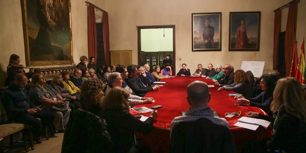 El alcalde de Sevilla abre el proceso de participación para diseñar el entorno urbano y la restauración de la Torre de la Plata, la Muralla Islámica y el Corral de las Herrerías y fija para después del verano la eliminación del aparcamiento de la calle Santander y la recuperación de su parcela como espacio libre dentro de un proyecto patrimonial