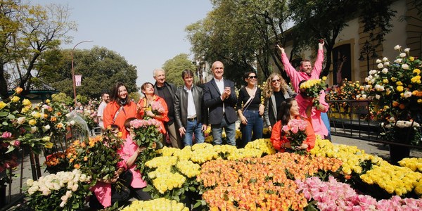 El alcalde de Sevilla destaca que el éxito de afluencia y participación de 'Calle Cultura' en el Paseo Colón es un acicate para replicar esta iniciativa en otras arterias de la ciudad para que la cultura cobre mayor protagonismo en la vía pública