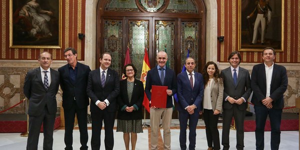 El alcalde de Sevilla firma el acuerdo con los rectores de las Universidades de Sevilla, Pablo de Olavide, Loyola Andalucía e Internacional de Andalucía, el PCT Cartuja, CSIC Andalucía y JRC para constituir formalmente la Mesa de la Ciencia de Sevilla