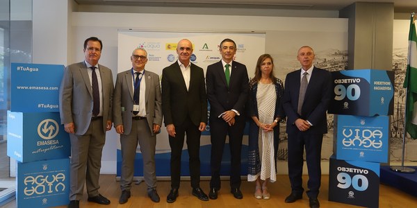 El alcalde de Sevilla insta a la población a seguir reduciendo el consumo de agua ante la escasez de lluvias y apunta a las medidas e inversiones por 16 millones de euros que Emasesa está llevando a cabo para afrontar esta situación de sequía