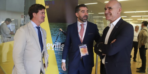El alcalde destaca durante la clausura del encuentro profesional del II Salón del Viaje el "enorme potencial" de Sevilla para seguir creciendo en el sector turístico gracias a la amplia agenda de congresos y eventos culturales y deportivos de la ciudad