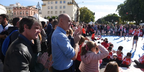 El alcalde destaca el éxito de la iniciativa Calle Deporte celebrada hoy en Paseo Colón, en la que han participado más de 10.000 personas y que ha contado con 23 disciplinas y la colaboración de 26 entidades