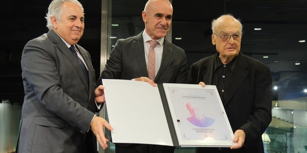 El alcalde destaca el talento y la generosidad de Luis Gordillo con la ciudad durante la entrega del Premio Embajador de Sevilla 2023 que otorga Sevilla City Centre