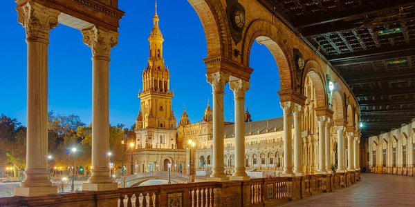 El alcalde destaca la importancia que supone para la proyección internacional de la ciudad y el impulso a la moda y la artesanía local que Sevilla haya sido elegida para la presentación mundial de la colección de la marca de alta costura Dior